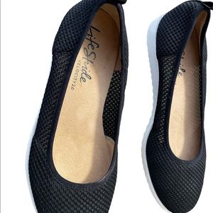 Life stride Ziggy womens slip ons- size 7 - only worn once!